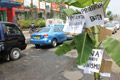 Kesal, warga tanam pohon pisang di jalan