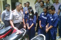 Komplotan ini gunakan umpan cabe-cabean untuk merampok