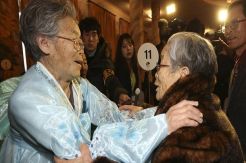 Reuni langka Korea, kangen 60 tahun terbalas sekian jam