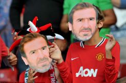 Bawa topeng Cantona, fans Crystal Palace kecam suporter MU