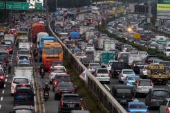 Angkutan di Slipi bikin macet tambah parah