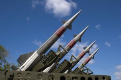 Di bawah tekanan AS, Irak bantah beli senjata dari Iran