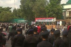 Duaaarrr, bom meledak di Stadion Mandala Krida