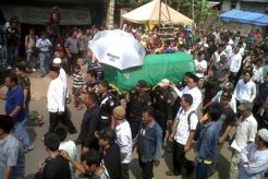 Rombongan jenazah terlibat bentrok dengan warga di Padang