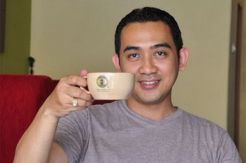 Menjadi jaringan kedai kopi terbesar dengan kopi Indonesia