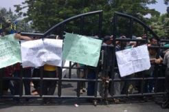 Sopir angkot B 07 ancam sweeping bus lane