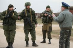 Tentara Rusia di Crimea lepaskan tembakan peringatan