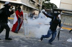 Jalanan di Caracas kembali dibanjiri demonstran