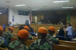 Adegan penembakan diperagakan di ruang sidang