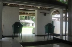 Berharap terpilih, caleg datangi makam keramat
