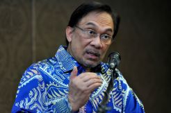 Anwar Ibrahim kembali disidangkan atas kasus sodomi