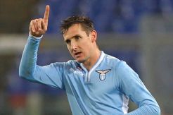 Banjir tawaran, Klose bingung tentukan pilihan