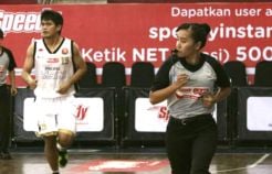 Inilah Yuli Wulandari, wasit perempuan pertama di NBL Indonesia