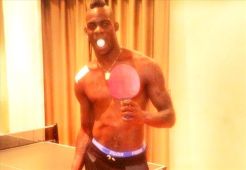 Gara-gara pingpong Balotelli kebanjiran kritik