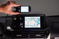 Sinergi antara smartphone dan mobil