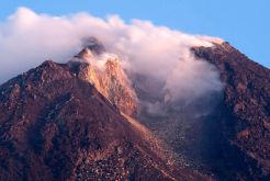 Merapi kembali semburkan asap yang kedua