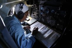Vietnam kirim helikopter untuk cek benda kuning di laut