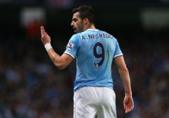 Benteng The Latics buat Negredo melempem