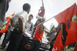Mahasiswa LMND Garut sandera mobil pemerintah