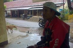 Buruh ini geram gajinya dikira uang palsu