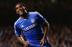 Tepis rumor pensiun, Etoo bahagia di Chelsea