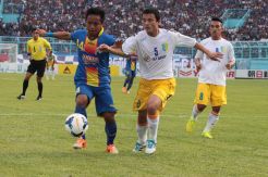 Arema buang peluang, Hanoi senang bisa menang