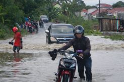 Hujan lebat, jalan Cacing tergenang hingga 50 cm