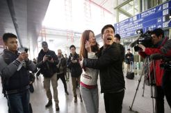 Tak dapat info baru, keluarga penumpang MH370 emosi
