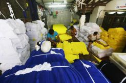 Mengintip bisnis atribut kampanye