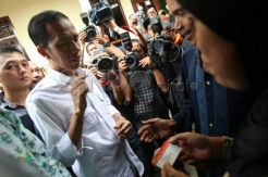Jokowi bantah utus Bimo ke China