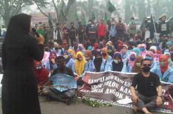 Demo asap HMI di kantor Gubernur Riau ricuh