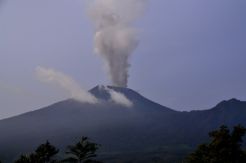 Gemuruh Gunung Slamet terdengar siang & malam