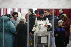 Lavrov tegaskan pada Kerry, referendum Crimea sah