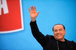 Berlusconi pastikan tak akan pecat Seedorf