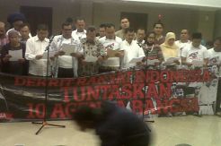 Puluhan aktivis LSM bacakan dekrit pemilu untuk KPU