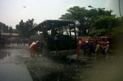 Bus Damri hangus terbakar di Terminal Leuwi Panjang