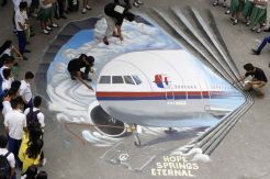 Cari MH370, Kamboja kirim 4 helikopter dan 2 kapal