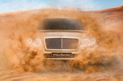 Penampakan wajah depan SUV Bentley