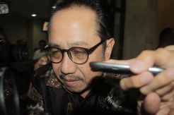 KPK geledah klub golf terkait Waryono Karno