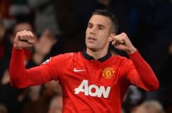 Cetak hat-trick, Van Persie catatkan rekor