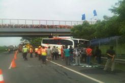 Imbas kecelakaan, Tol Jakarta-Merak macet parah