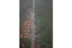 Titik panas di lahan gambut masih membara