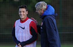 Oezil berikan pujian kepada Arsene Wenger