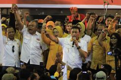 Wiranto hibur ribuan simpatisan Hanura di Palembang
