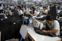 Produksi denim awal tahun turun