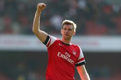 Per Mertesacker keluhkan jadwal main Arsenal