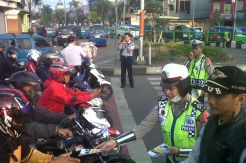 Berada di kotak merah, mobil bakal ditilang