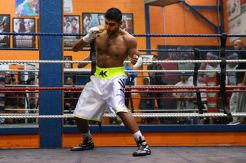 Broner menolak, Khan tantang Luis Collazo