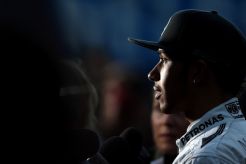Hamilton ikut serang Red Bull