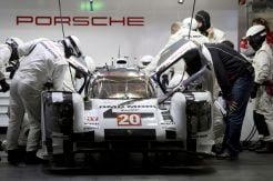 Penampakan pertama Porsche 919 Hybrid di sirkuit